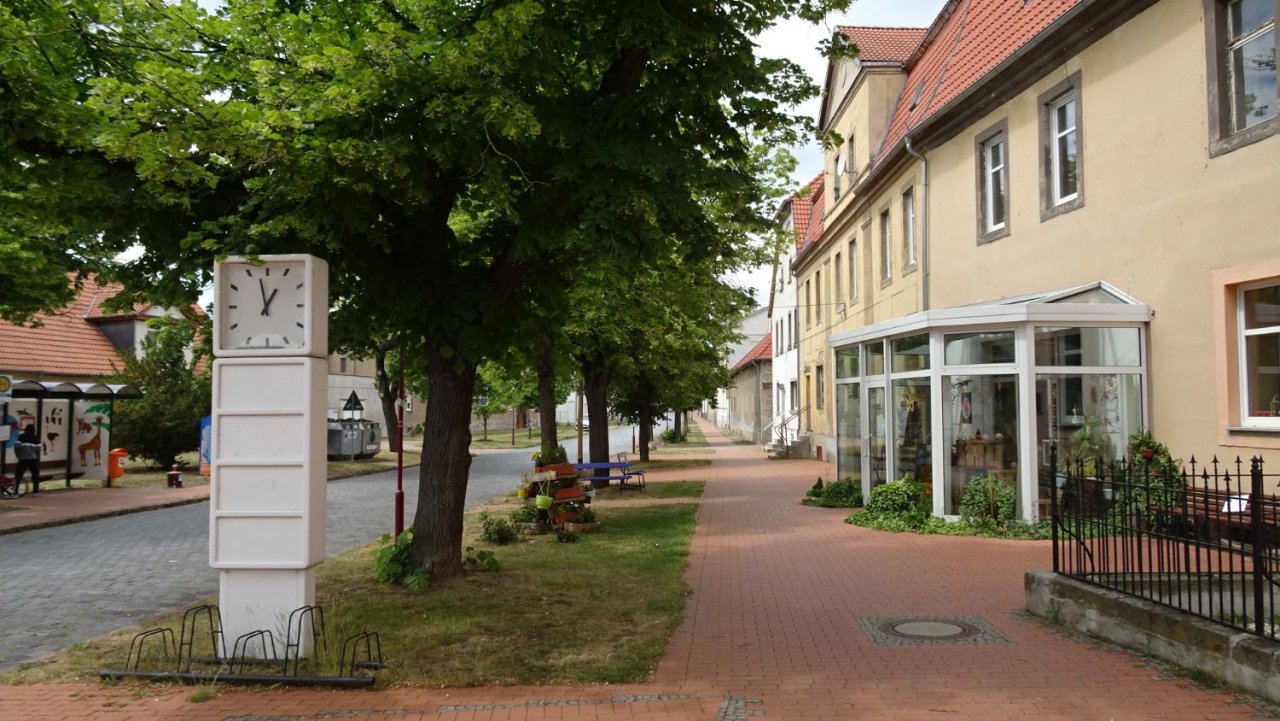 Altes Gutshausgebäude Straßenansicht