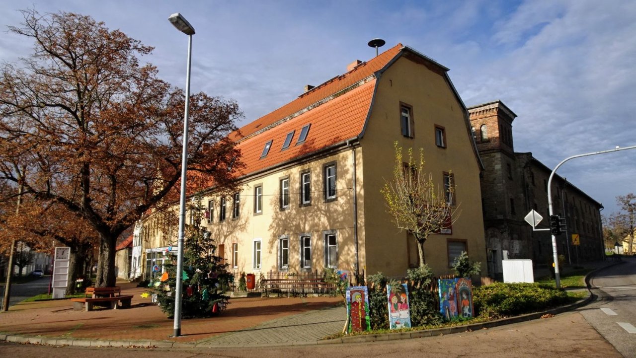 Altes Gutshaus mit Turm u.Scheunentrakt