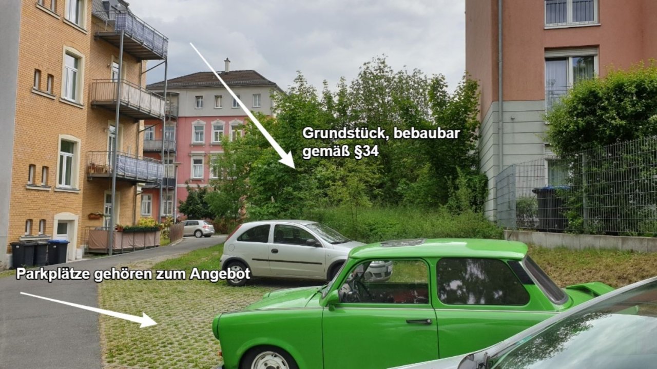Grundstück hofseitig mit Parlplätzen Grundstück hofseitig mit Parlplätzen