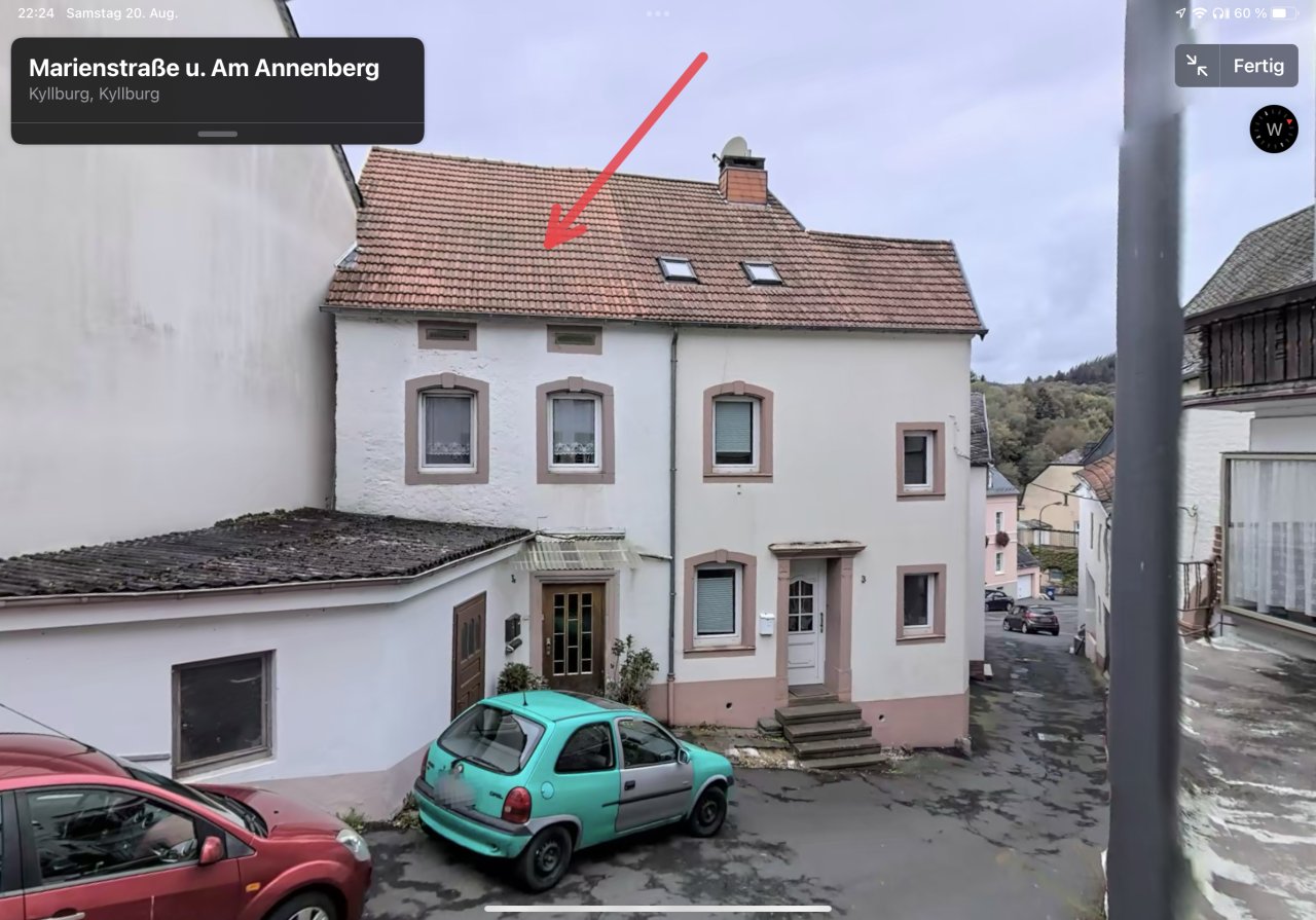 Jinterhaus links mit Hofeingang Jinterhaus links mit Hofeingang