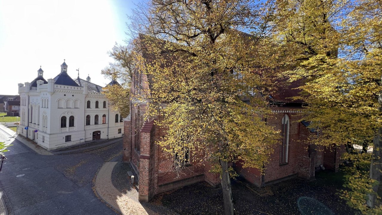 Blick aus einem der straßenseitigen Fenster Blick aus einem der straßenseitigen Fenster