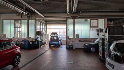 Halle mit Toreinfahrt Halle mit Toreinfahrt