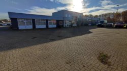 Bürotrakt und LKW-Halle Bürotrakt und LKW-Halle