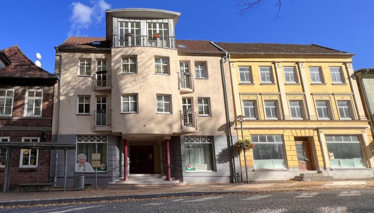 Frontansicht Große Straße Nr.60) und Altbau (Nr.58) Frontansicht Große Straße Nr.60) und Altbau (Nr.58)