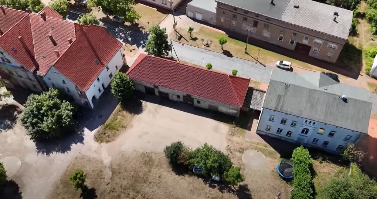 MFH, Remise u. Gutshaus