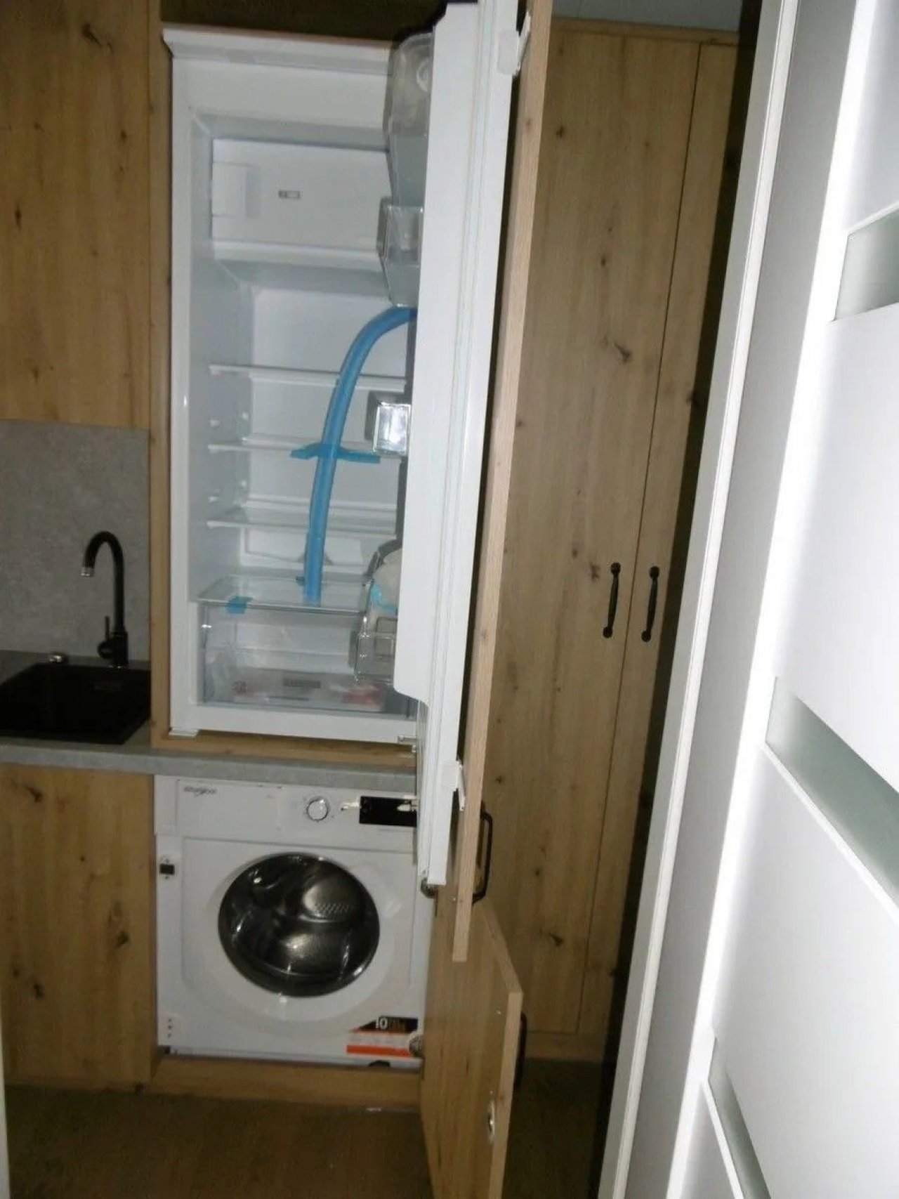 Waschmaschine + Kühl-Gefrier-Kombi Waschmaschine + Kühl-Gefrier-Kombi